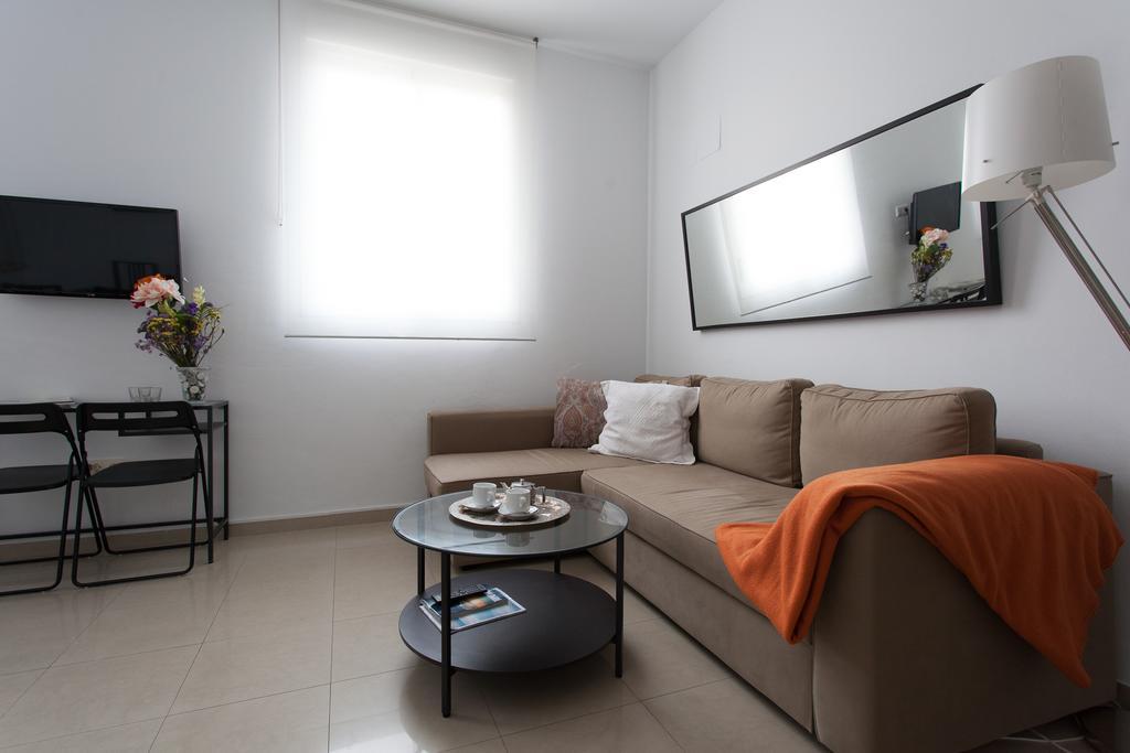 Apartamentos Diaber San Leandro Seville Room photo